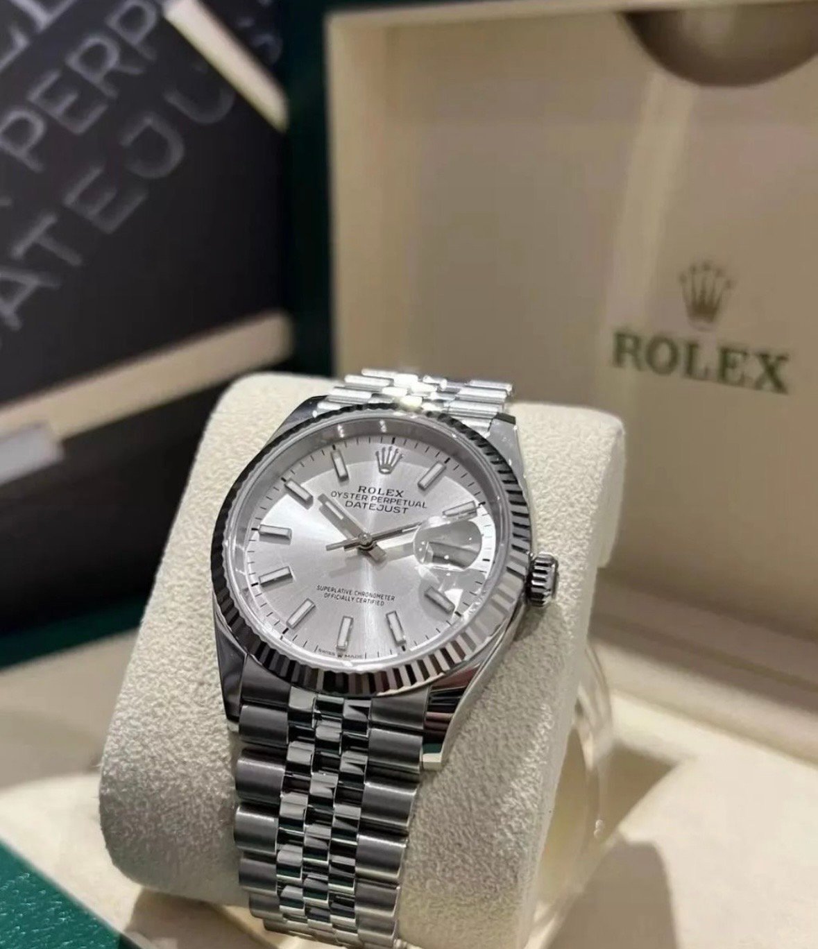 VIP LUXURY MALE/FEMALE WRISTWATCH